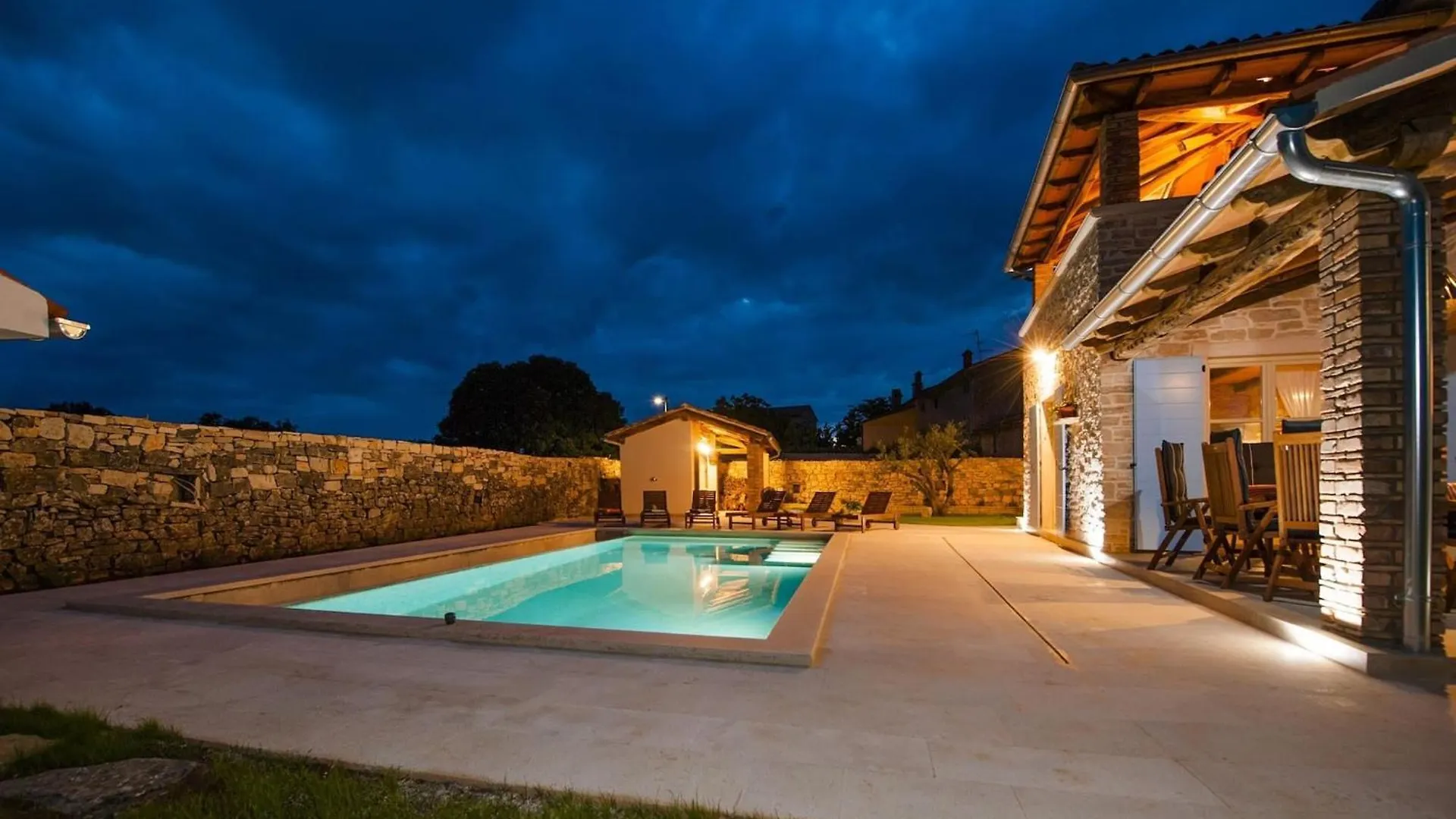Familyl Villa Tomani With Pool, Basketball And Volleyball Field Kanfanar