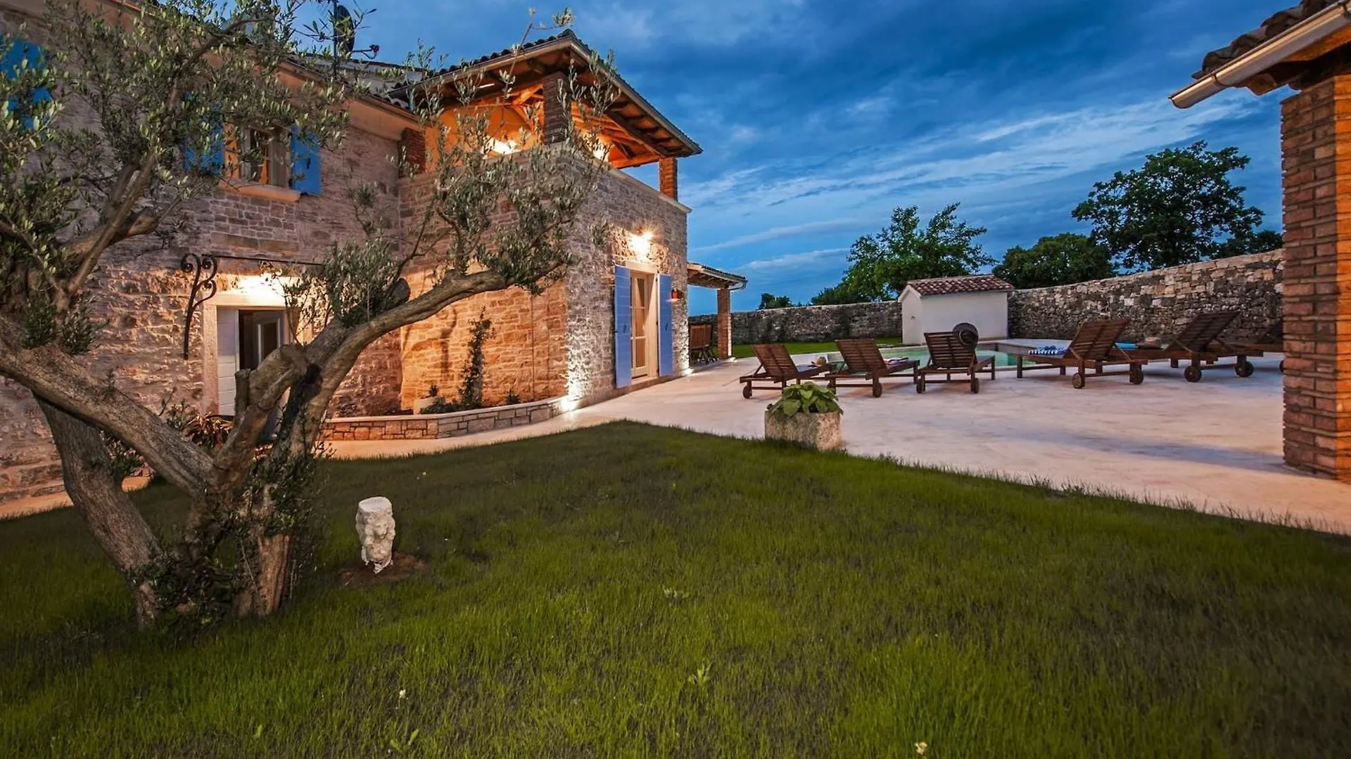 Familyl Villa Tomani With Pool, Basketball And Volleyball Field Kanfanar Croácia